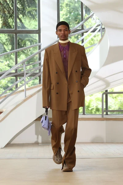 Look 32